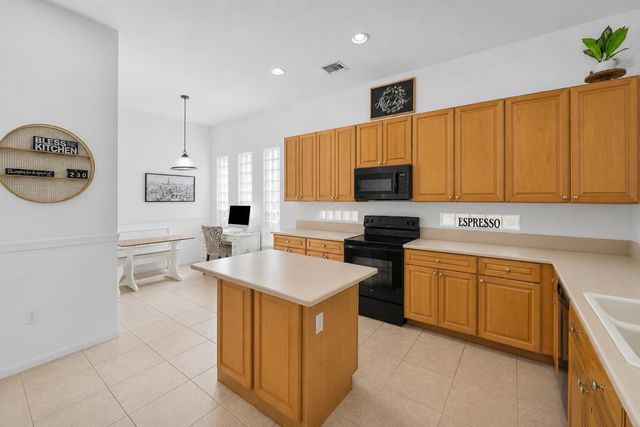 140 Bellezza Terrace, Royal Palm Beach, FL 33411