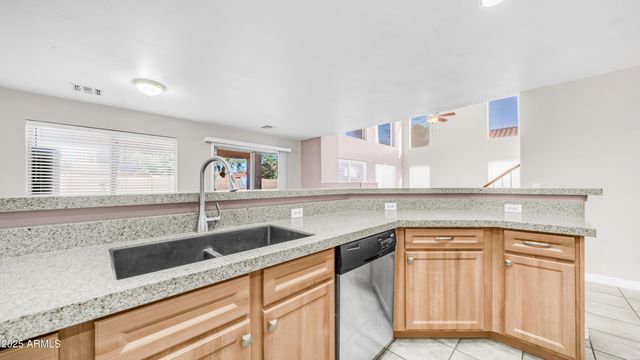 1072 W WINDHAVEN Avenue, Gilbert, AZ 85233