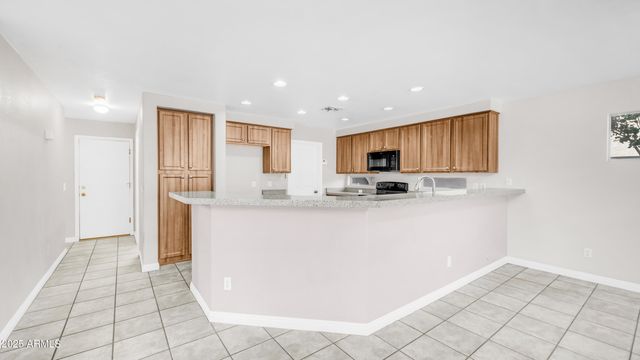 1072 W WINDHAVEN Avenue, Gilbert, AZ 85233
