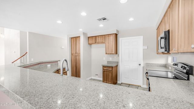 1072 W WINDHAVEN Avenue, Gilbert, AZ 85233