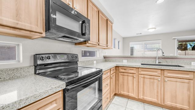 1072 W WINDHAVEN Avenue, Gilbert, AZ 85233