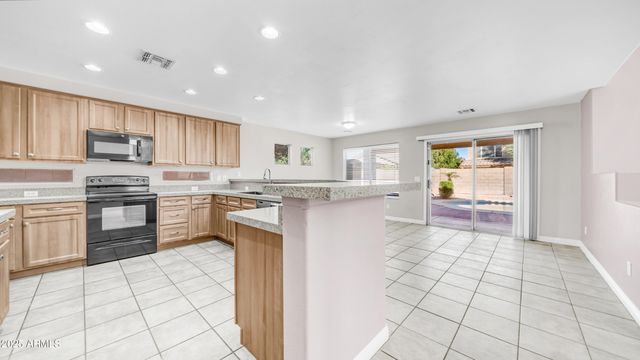 1072 W WINDHAVEN Avenue, Gilbert, AZ 85233