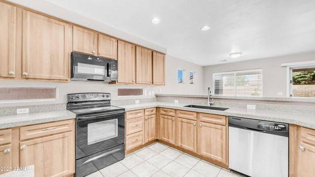 1072 W WINDHAVEN Avenue, Gilbert, AZ 85233