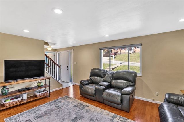 308 Mcintyre Rd, Ross Twp, PA 15237