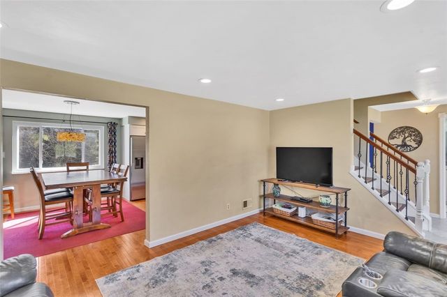 308 Mcintyre Rd, Ross Twp, PA 15237