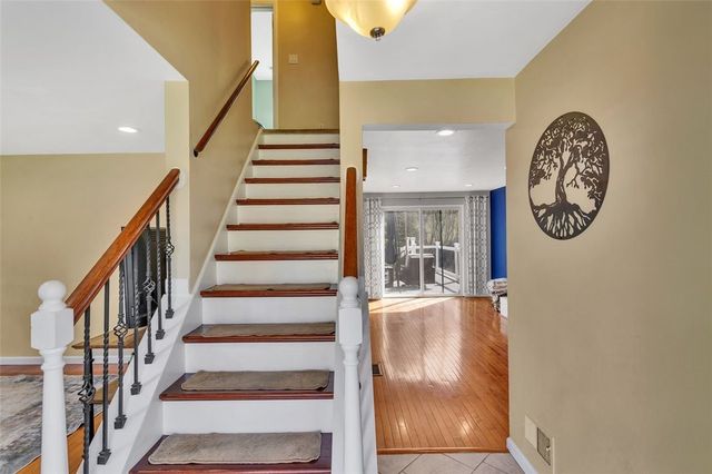 308 Mcintyre Rd, Ross Twp, PA 15237