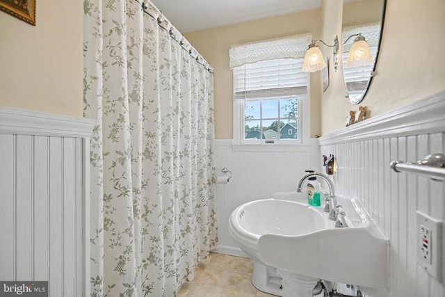528 CHESTER AVE, Phoenixville, PA 19460