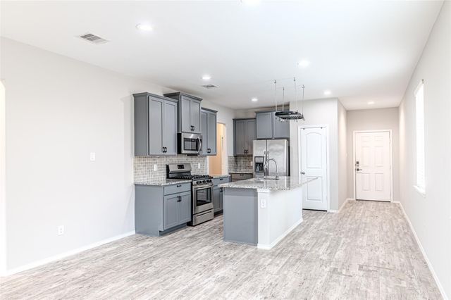 16887 Pink Wintergreen Drive, Conroe, TX 77385