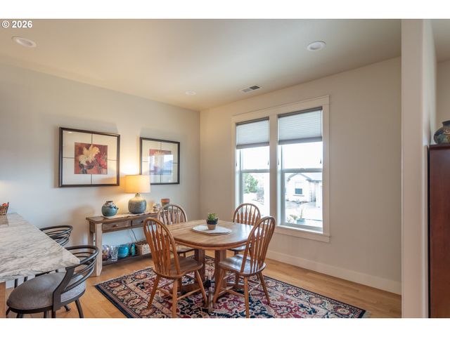 1926 Nw WAREWOOD TERRACE Ct, Roseburg, OR 97471