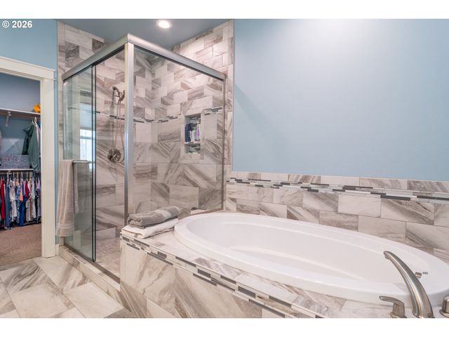 1926 Nw WAREWOOD TERRACE Ct, Roseburg, OR 97471