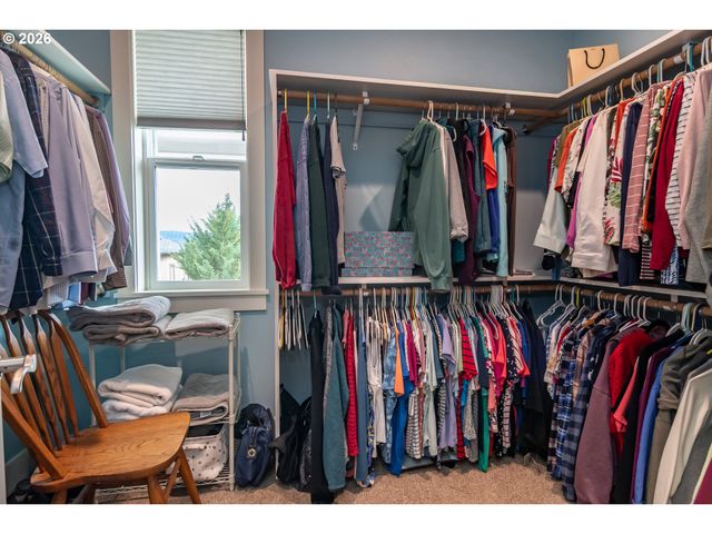 1926 Nw WAREWOOD TERRACE Ct, Roseburg, OR 97471