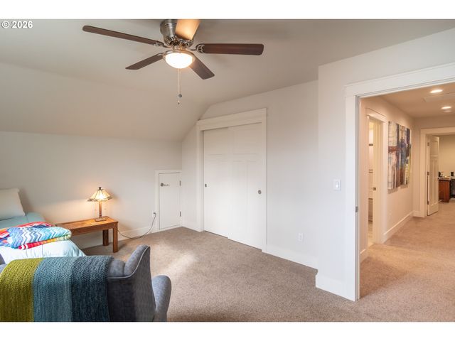 1926 Nw WAREWOOD TERRACE Ct, Roseburg, OR 97471