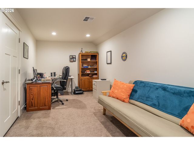 1926 Nw WAREWOOD TERRACE Ct, Roseburg, OR 97471