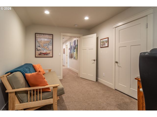 1926 Nw WAREWOOD TERRACE Ct, Roseburg, OR 97471