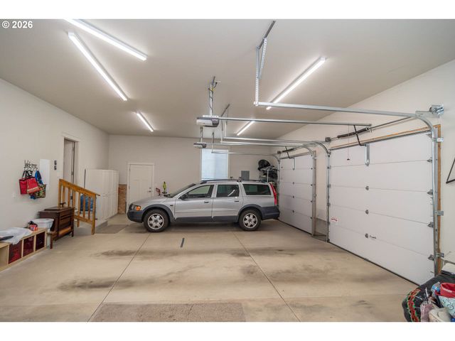 1926 Nw WAREWOOD TERRACE Ct, Roseburg, OR 97471