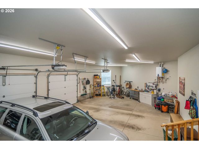 1926 Nw WAREWOOD TERRACE Ct, Roseburg, OR 97471