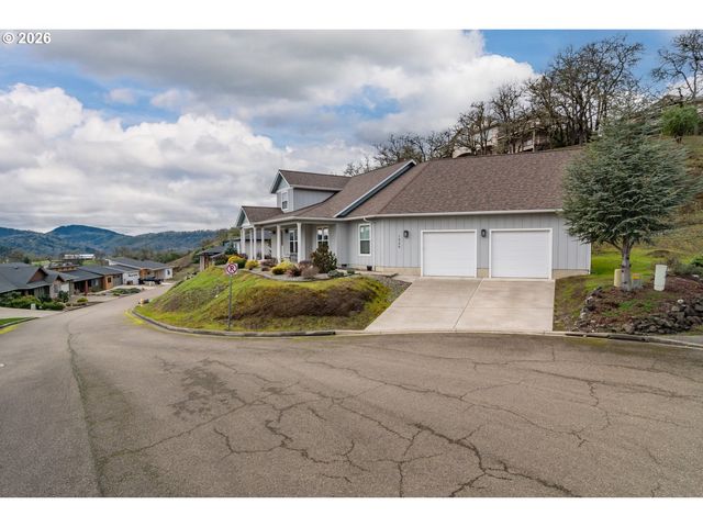 1926 Nw WAREWOOD TERRACE Ct, Roseburg, OR 97471