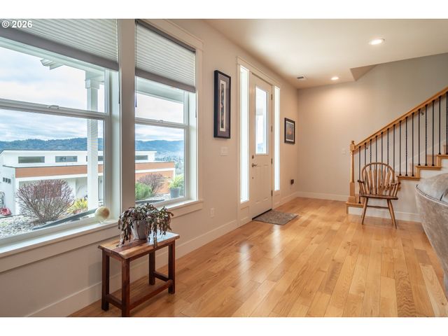 1926 Nw WAREWOOD TERRACE Ct, Roseburg, OR 97471