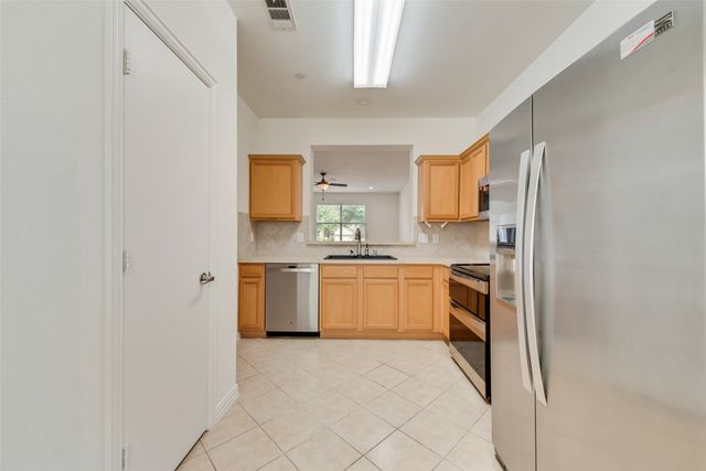 233 Heritage Hill Drive, Lewisville, TX 75067