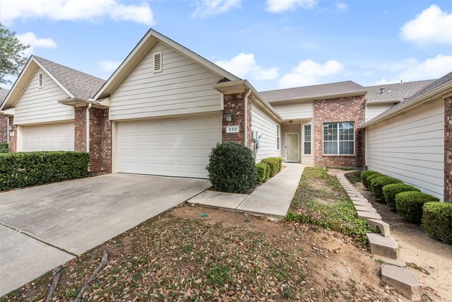 233 Heritage Hill Drive, Lewisville, TX 75067