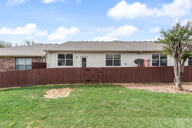 233 Heritage Hill Drive, Lewisville, TX 75067