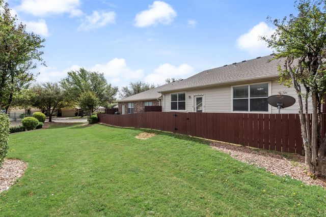 233 Heritage Hill Drive, Lewisville, TX 75067