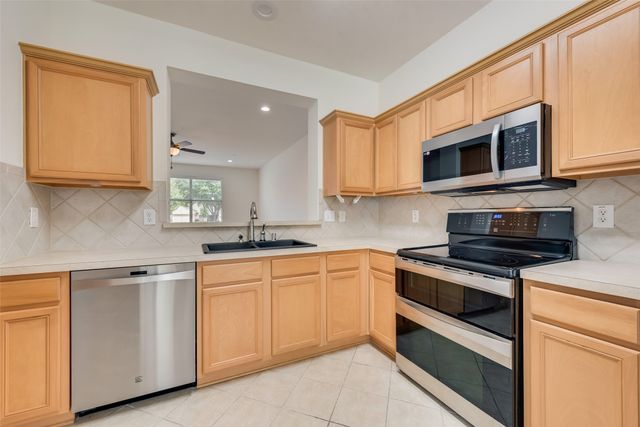 233 Heritage Hill Drive, Lewisville, TX 75067