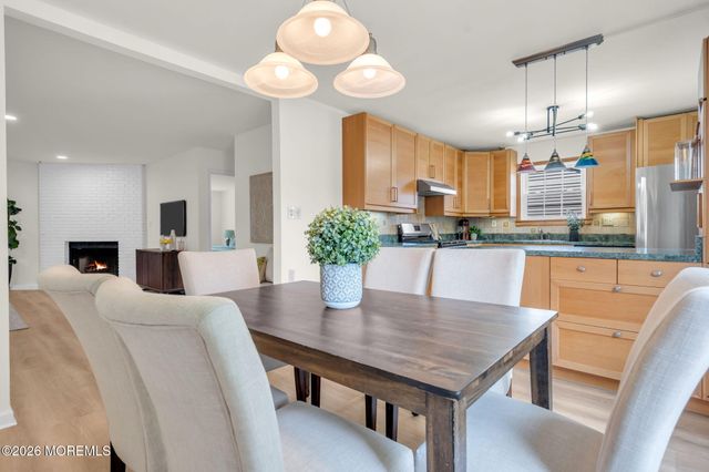 5 Lakeview Drive, Marlboro, NJ 07746