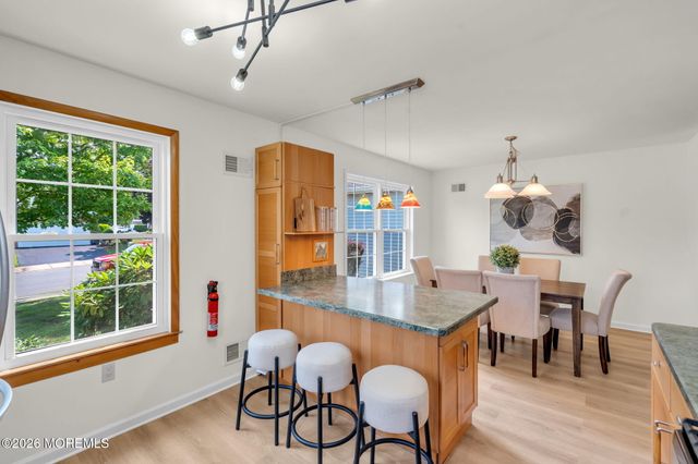 5 Lakeview Drive, Marlboro, NJ 07746
