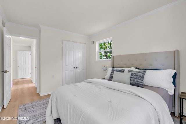 5 Lakeview Drive, Marlboro, NJ 07746
