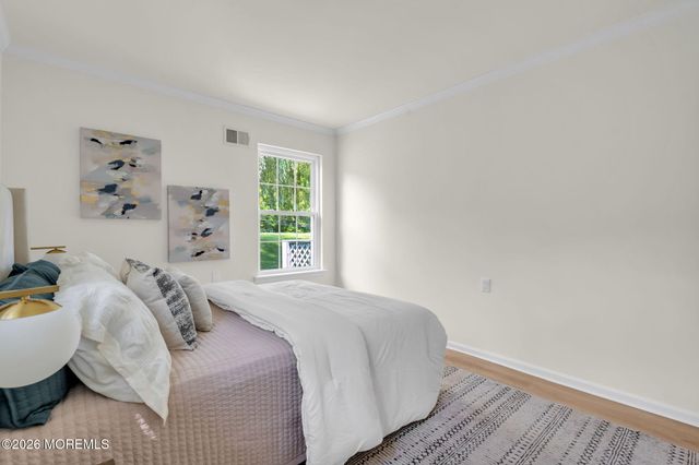 5 Lakeview Drive, Marlboro, NJ 07746