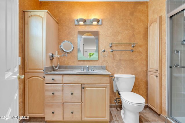 5 Lakeview Drive, Marlboro, NJ 07746