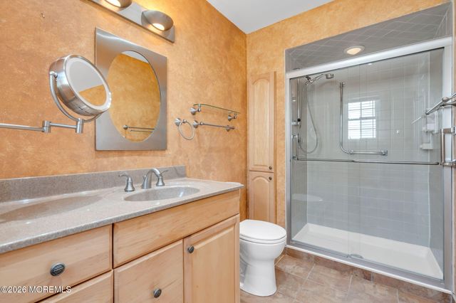 5 Lakeview Drive, Marlboro, NJ 07746