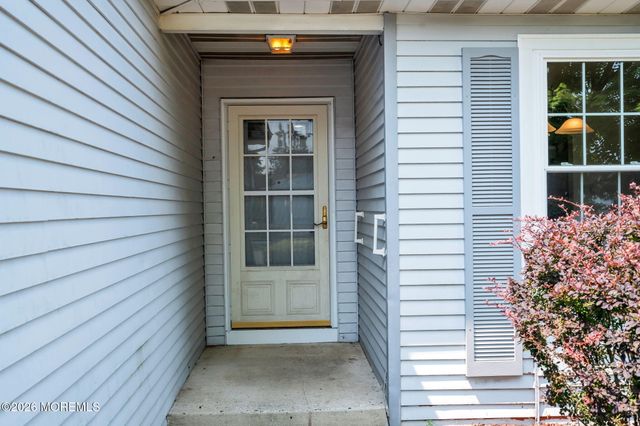 5 Lakeview Drive, Marlboro, NJ 07746