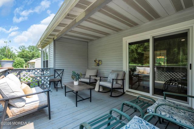 5 Lakeview Drive, Marlboro, NJ 07746