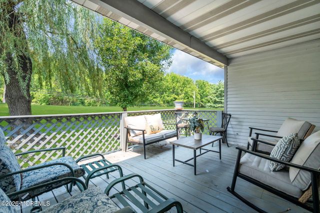 5 Lakeview Drive, Marlboro, NJ 07746