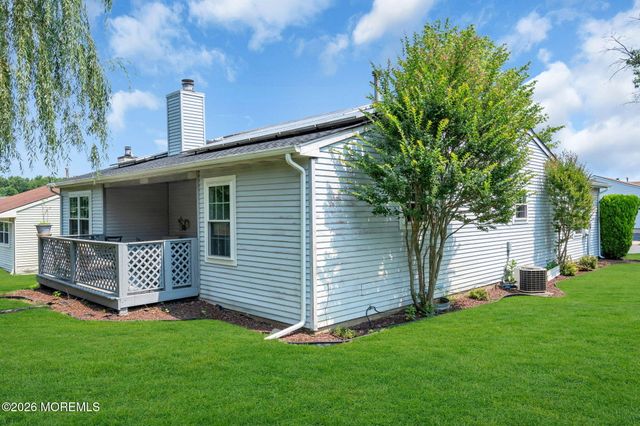 5 Lakeview Drive, Marlboro, NJ 07746