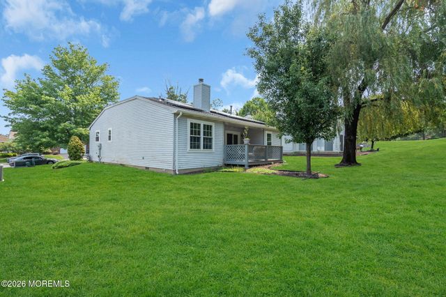 5 Lakeview Drive, Marlboro, NJ 07746
