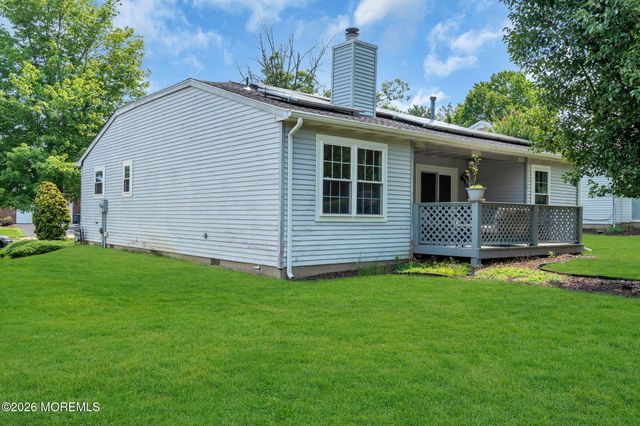5 Lakeview Drive, Marlboro, NJ 07746
