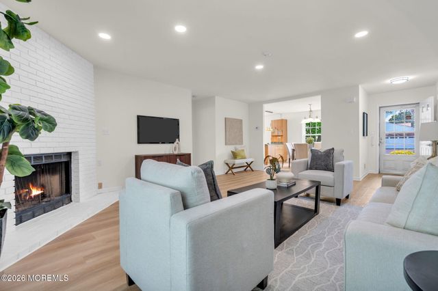 5 Lakeview Drive, Marlboro, NJ 07746