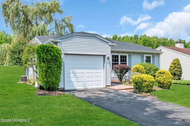 5 Lakeview Drive, Marlboro, NJ 07746