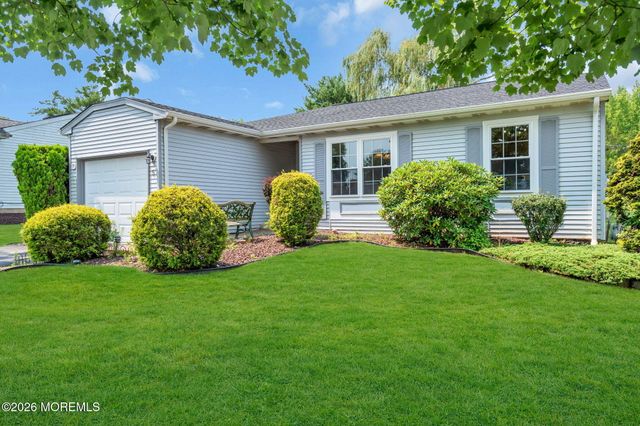 5 Lakeview Drive, Marlboro, NJ 07746