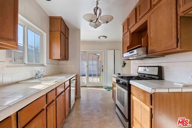 4155 Keever Avenue, Long Beach, CA 90807