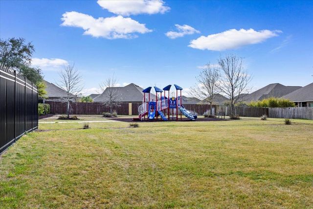 411 Chickadee Street, Crestview, FL 32539