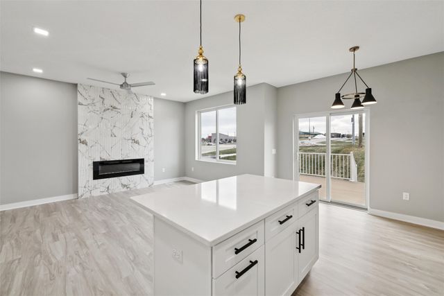 15536 Rocklyn Place, Clive, IA 50325