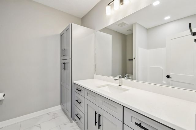 15536 Rocklyn Place, Clive, IA 50325