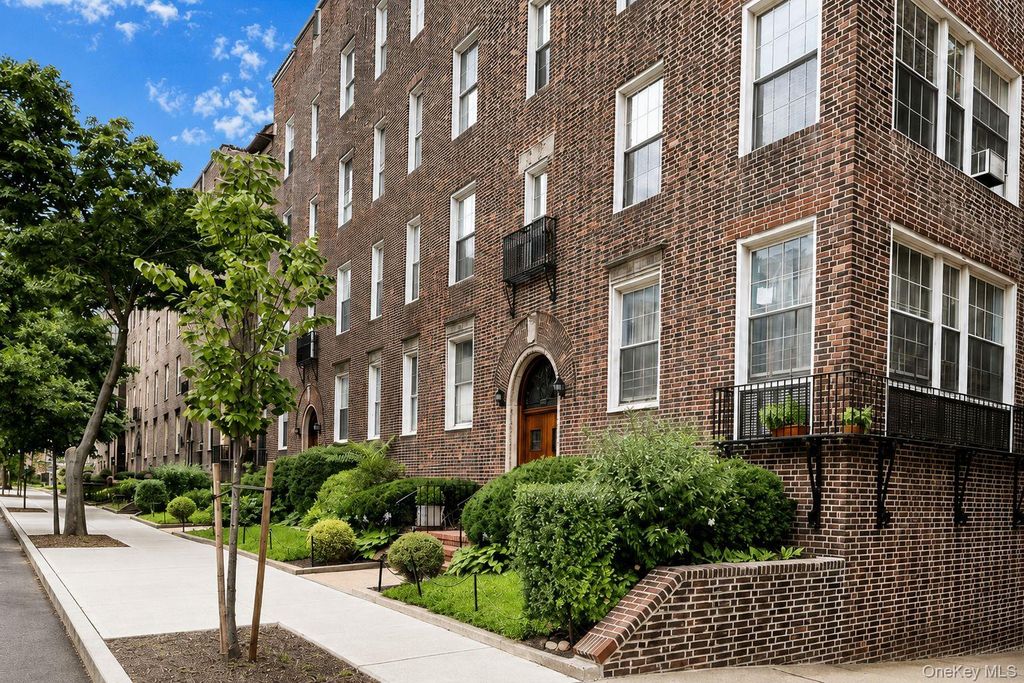 37-22 85th Street 31, Jackson Heights, NY 11372 — exterior
