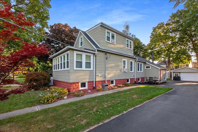 141 N cedar Street, Palatine, IL 60067