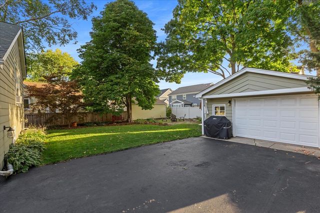 141 N cedar Street, Palatine, IL 60067