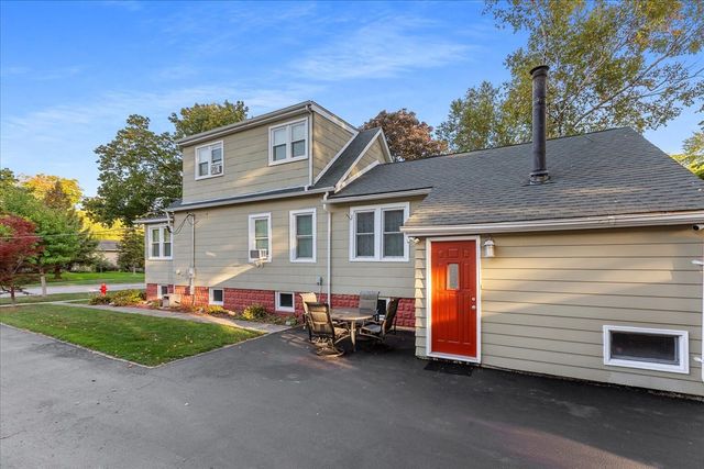 141 N cedar Street, Palatine, IL 60067